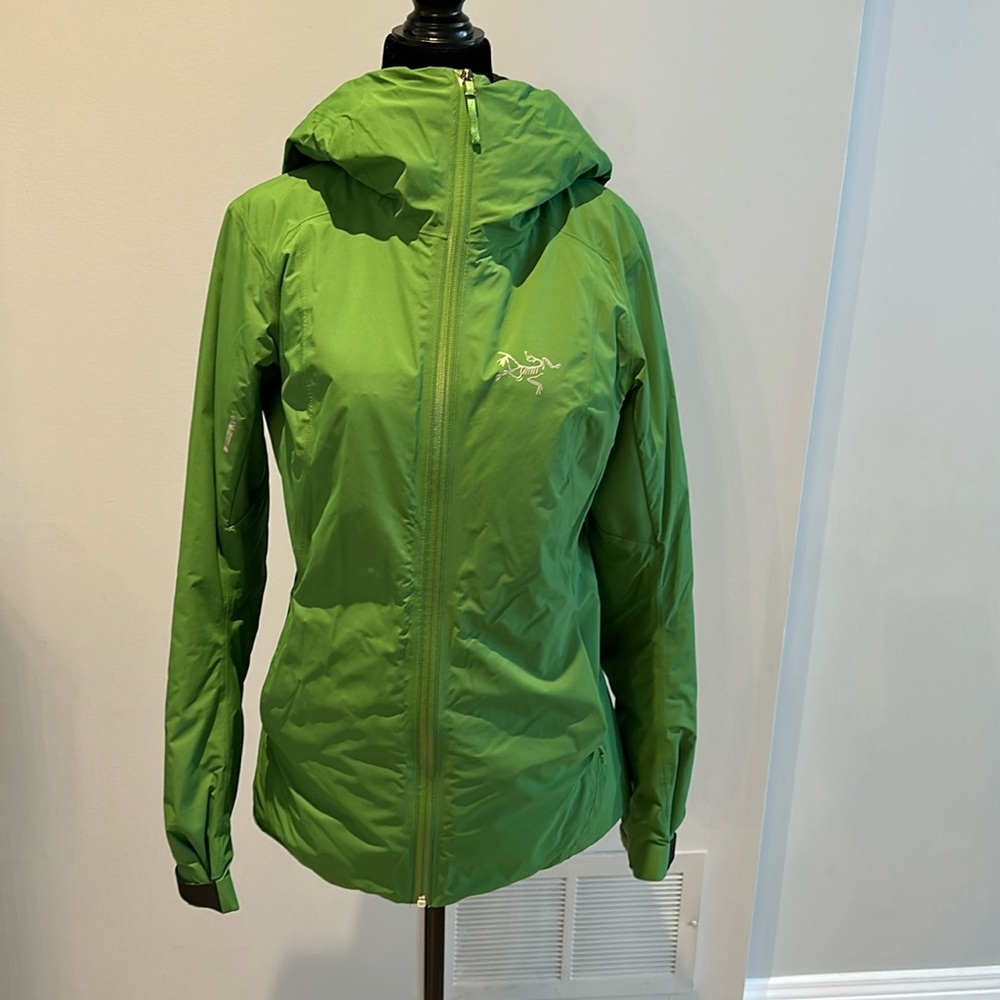 Arc’teryx Nadina woman ski/ snowboarding jacket in excellent condition